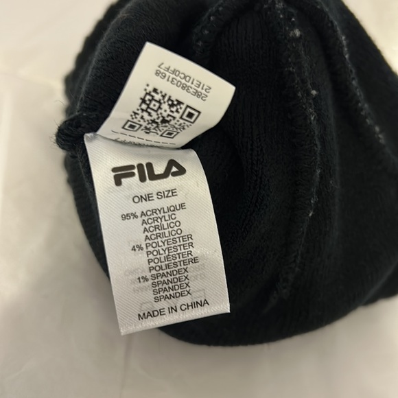 Fila black gray NWT Beanie 95% acrylic 4% polyester 1% spandex OS UNISEX - Picture 7 of 7